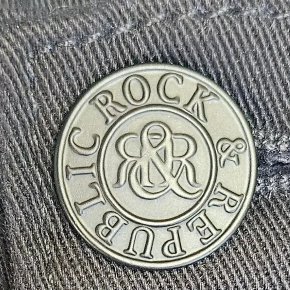 NWT ROCKβ& REPUBLIC Women's distressed rivet mid- rise black sexy shorts Size 4 - Picture 6 of 16